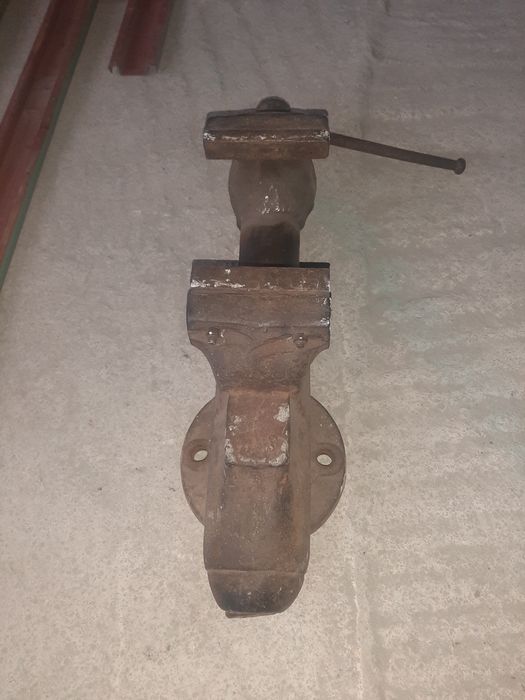 Тиски. Лещата великі 29кг.