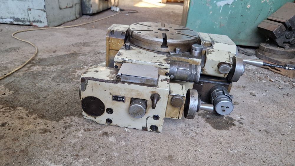 Stół uchylno-obrotowy do frezarki