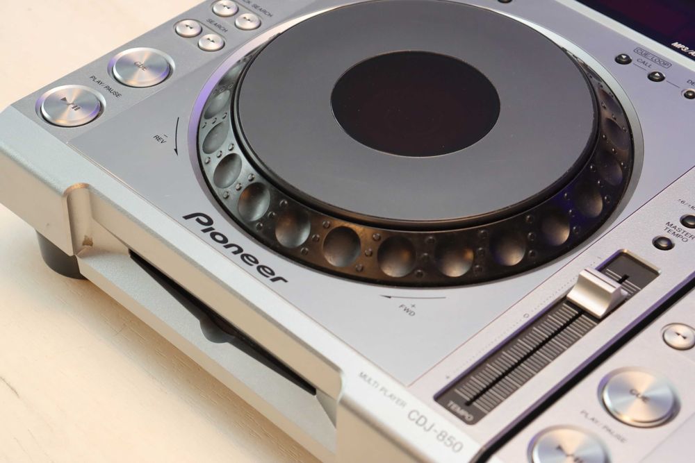 Pioneer CDJ-850 ホワイト 2台セット ODYSUSAケース付き Pioneer