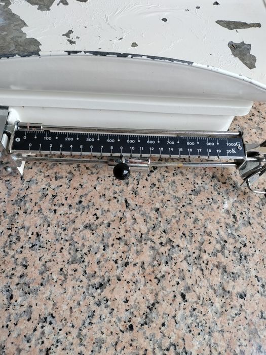 Balança profissional para pesar bebés antiga