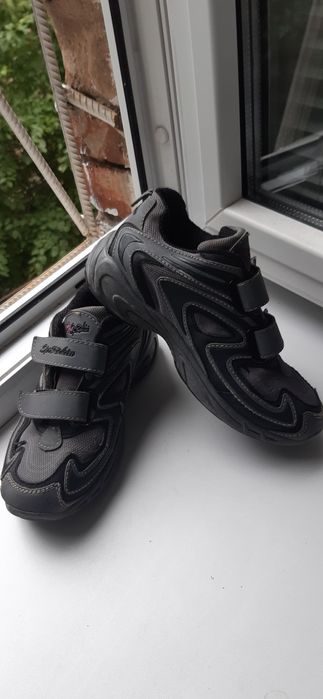 Недорого кроссовки на мальчика ,34 размер