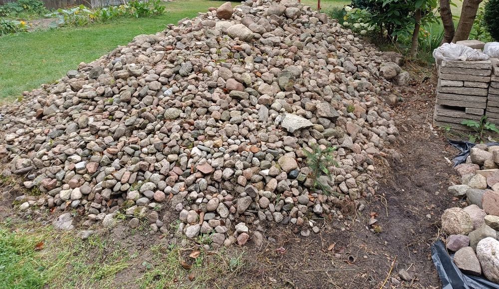 Kamień polny różnej wielkości