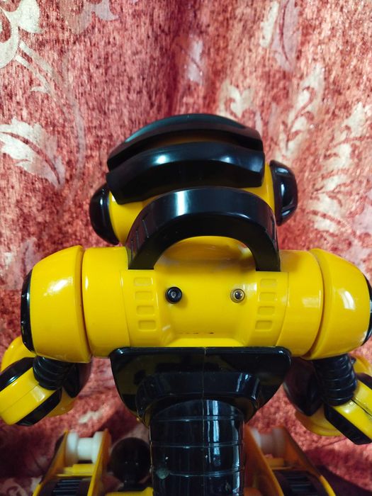 Міні-робот Roborover (WowWe), жовто-чорний робот на пульті керування: 1 ...