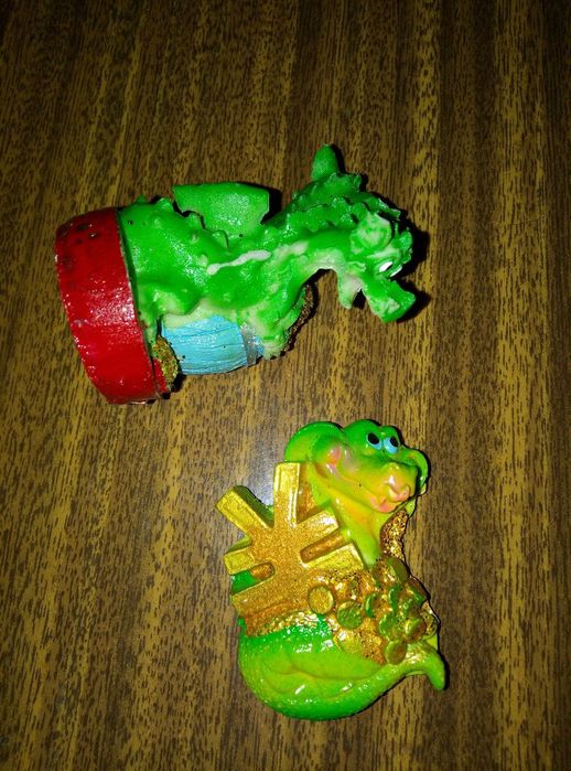 Фигурка зелёные драконы.