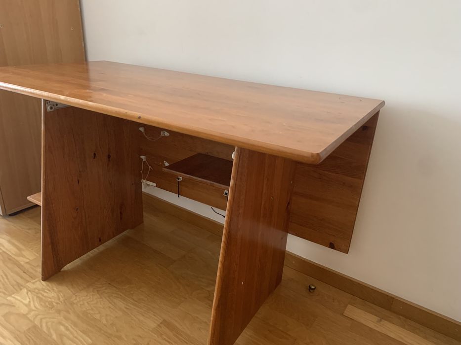 Secretária em madeira maciça