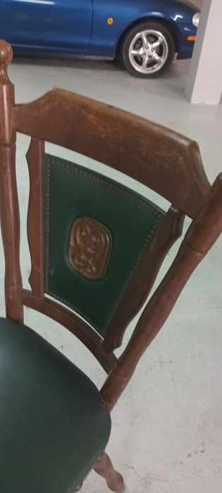 Mesa de jogos com 2 cadeiras