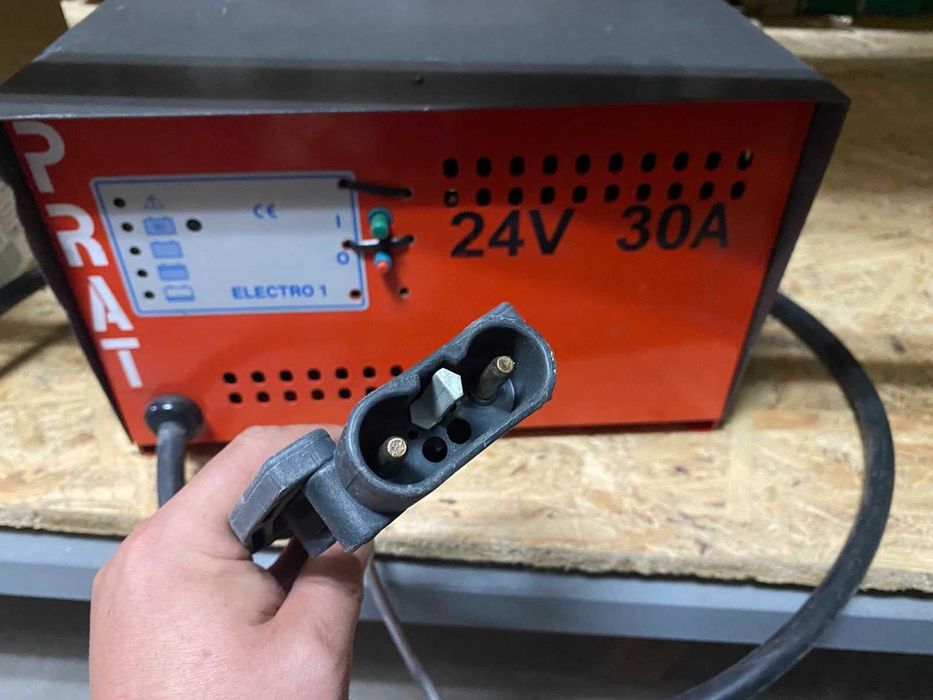 Зарядний пристрій 24 в 30 A