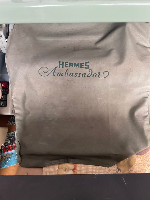 Máquina escrever antiga Hermes Ambassador