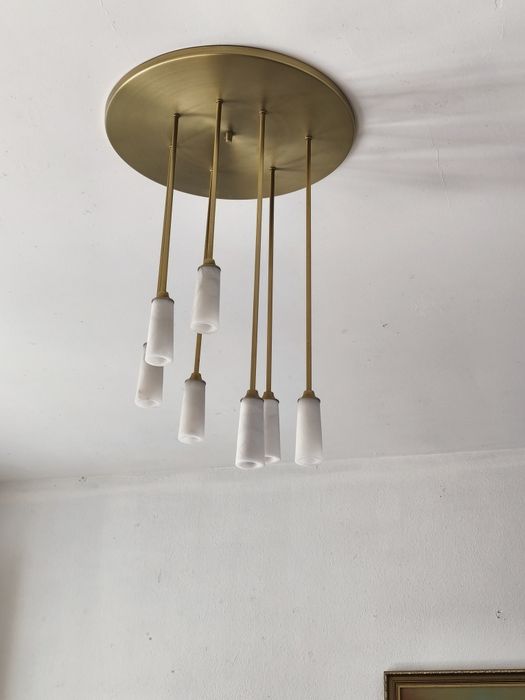 Candeeiros de teto em metal com copos em mármore  branca. Tenho 4 para venda imediata. Preço por unidade.