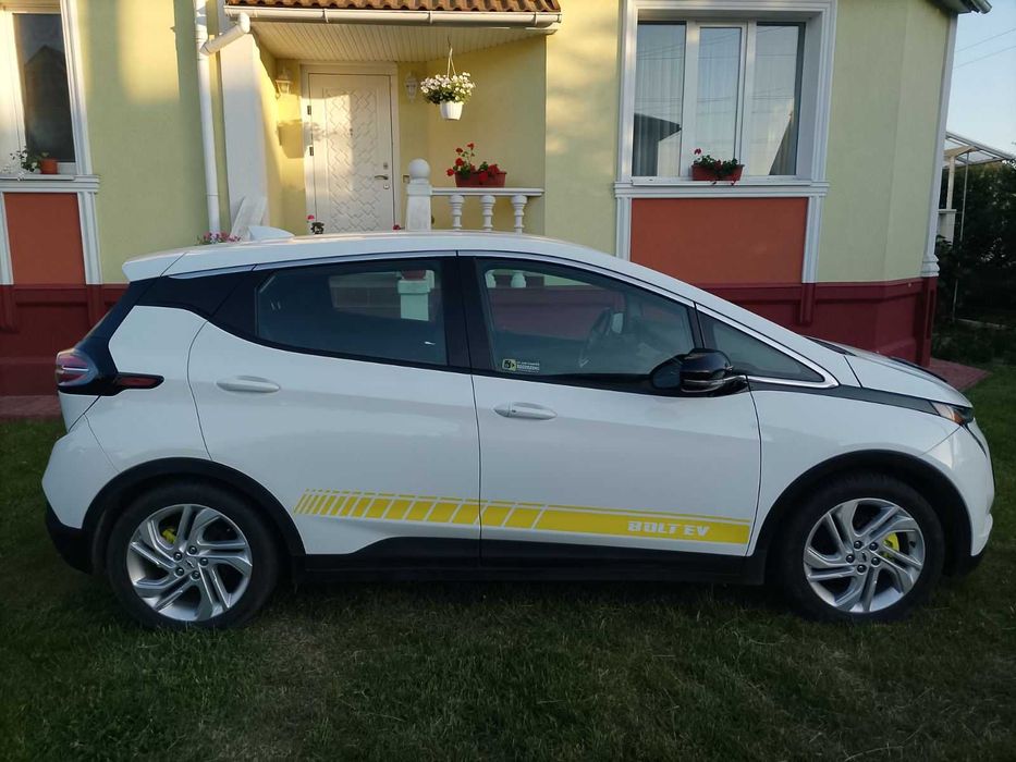 Продам Chevrolet Bolt EV 1LT