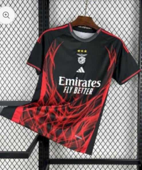 Conjunto (calções e camisolas) e camisolas de criança clubes