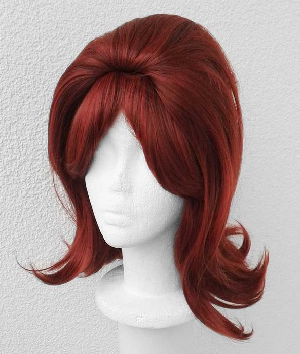 Czerwona peruka fryzura lata 60 70 te natapirowana Peggy Bundy wig