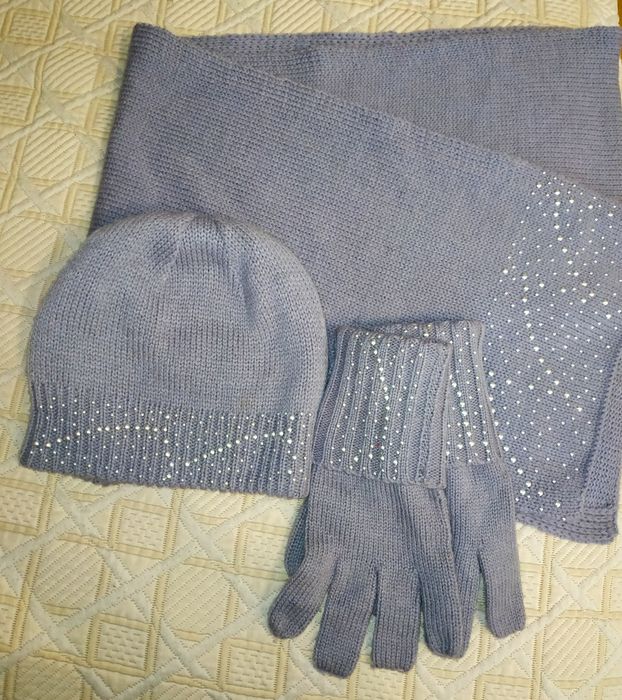 Комплект жіночий.Шарф, шапка і рукавички.