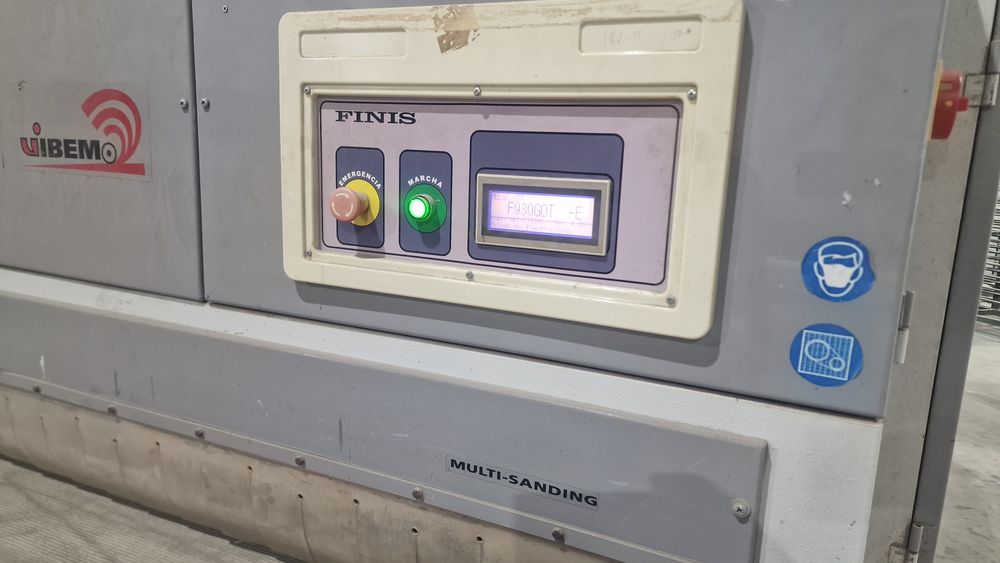 Lixadeira de acabamentos VIBEMO FINIS com 4 rolos oxilobatentes  1300 largo