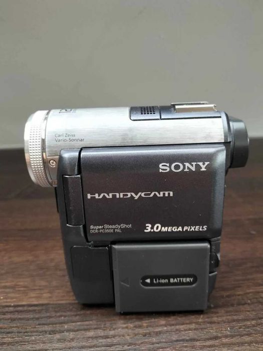 Sony handycam DSR-PC350E na części włącza się