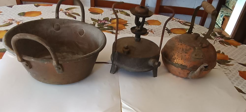 Fogareiro a Petróleo, Tacho de Rojões e  Chaleira em Cobre