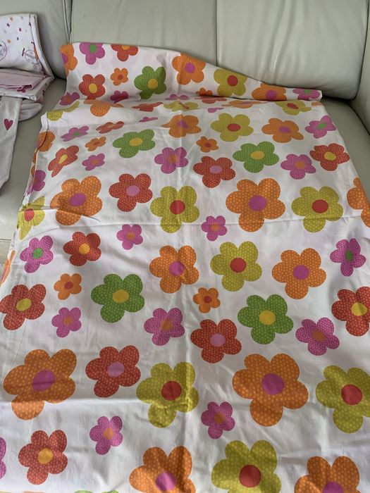 Conjunto de lençois, cama solteiro .  Marca Agatha Ruiz