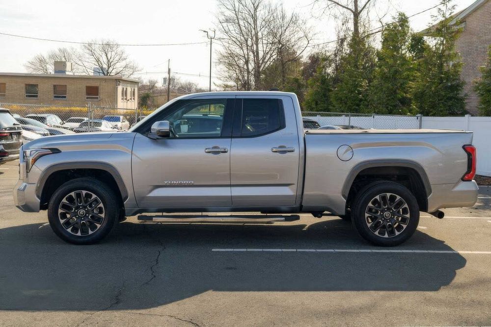Toyota Tundra      2022