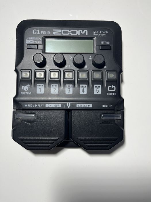 Zoom G1 Four - Pedaleira Multiefeitos