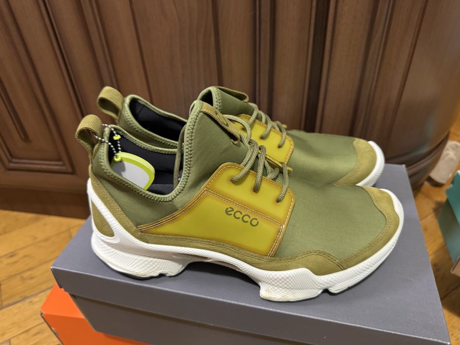 Продам нові чоловічі кросівки ECCO BIOM.Красиве забарвлення.Розмір 43