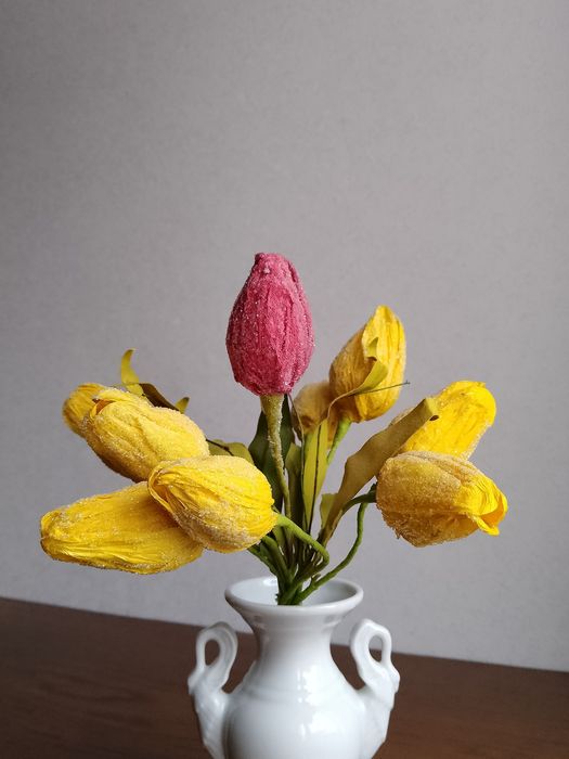 Штучний букет, бутони тюльпанів