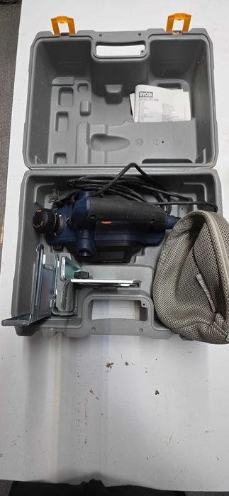 Plaina Ryobi e Aparador de relva Bosch