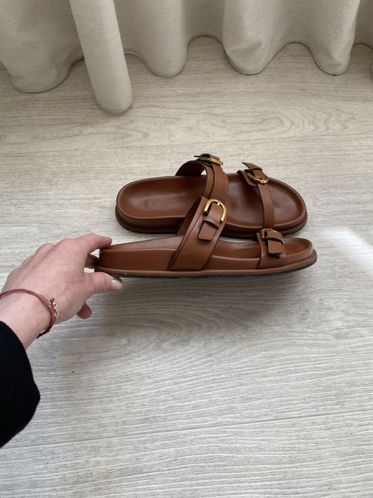 Босоніжки , сандаліі Zara