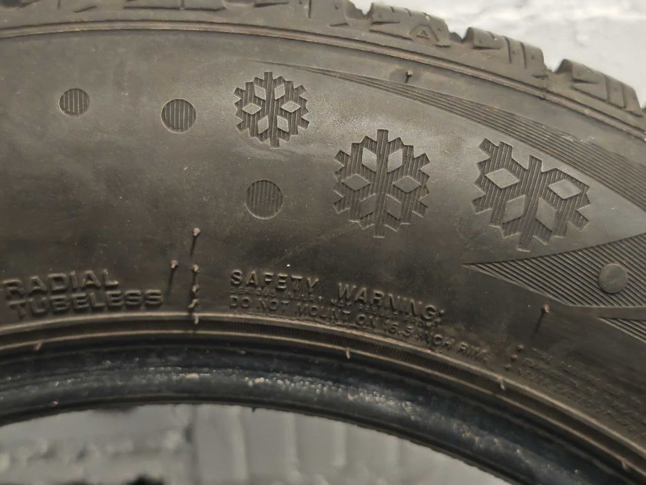 Komplet 4 zimowych opon Nexen WINGUARD SNOW'G WH2 205/60 R16 92 H