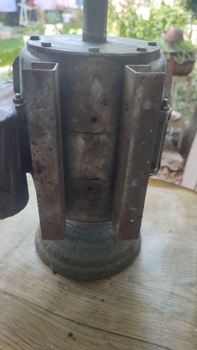 Продам электроточило. Электродвигатель, точило