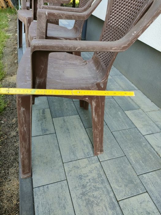 Cztery krzesła ogrodowe