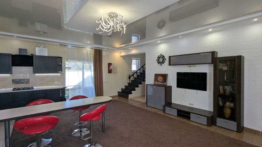 Продам 2-этажный дом в Червоном Хуторе, ул. Кодымская(221-717)