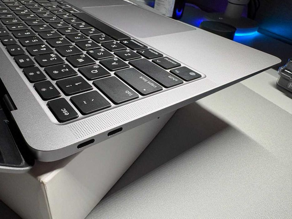 MacBook Air 13 Retina, Space Gray, 256GB with Apple M1  2020