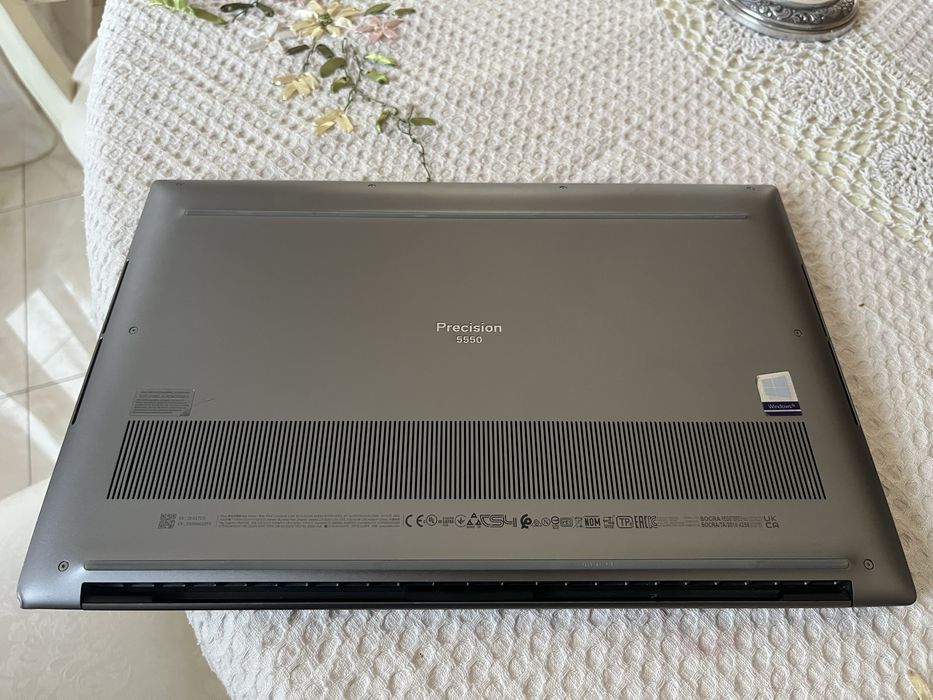 Ноутбук Dell 5550 i9 !!! 64GB-ram t2000 4GB