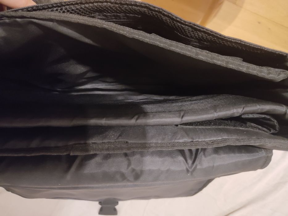 Laptop bag (Targus) - Spacious and durable