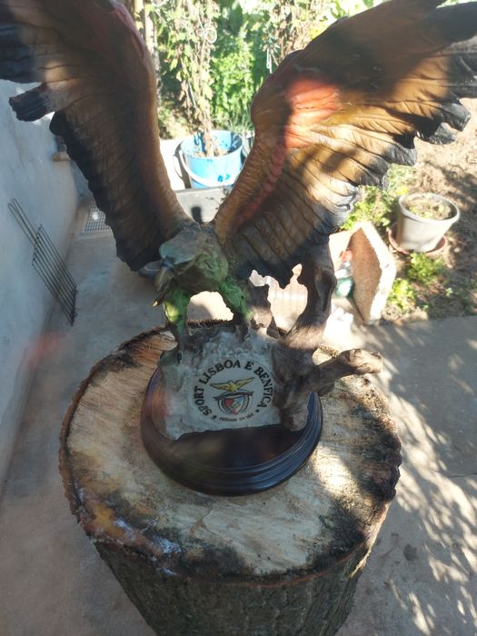 Estátua em  Marfinite da  ÁGUIA DO SLB para colecionadores boni