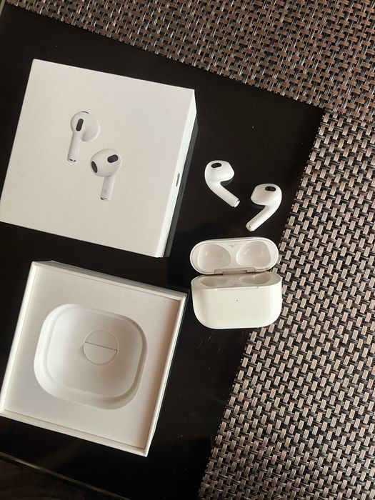Продам навушникі Apple airpods 3