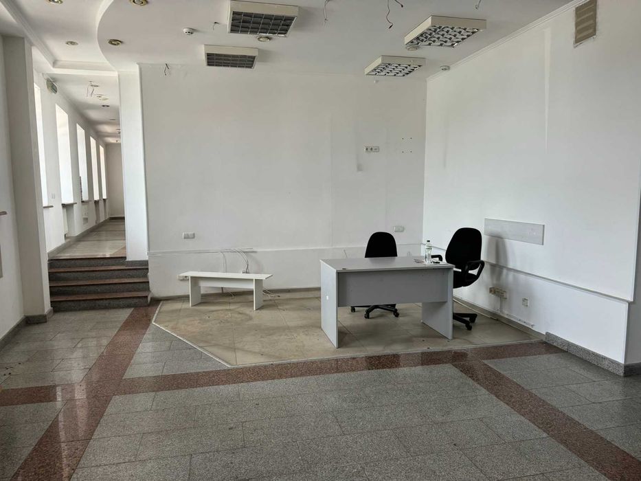 (7) Продам комерційне приміщення в Центрі міста 0102