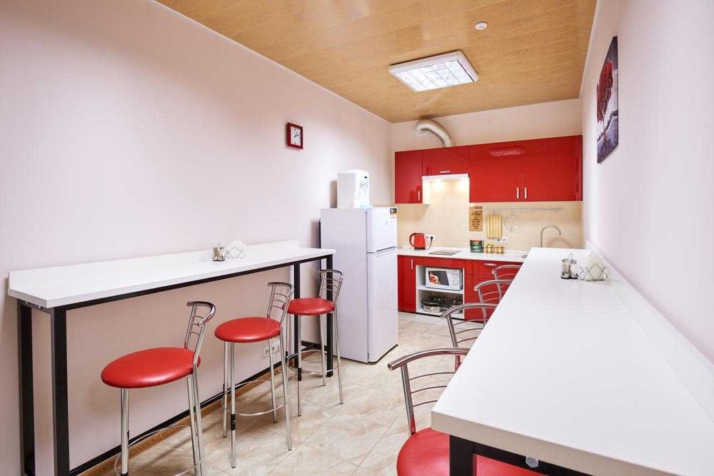 Хостел PERRON м. Південний вокзал, койко-місця та окремі кімнати люкс