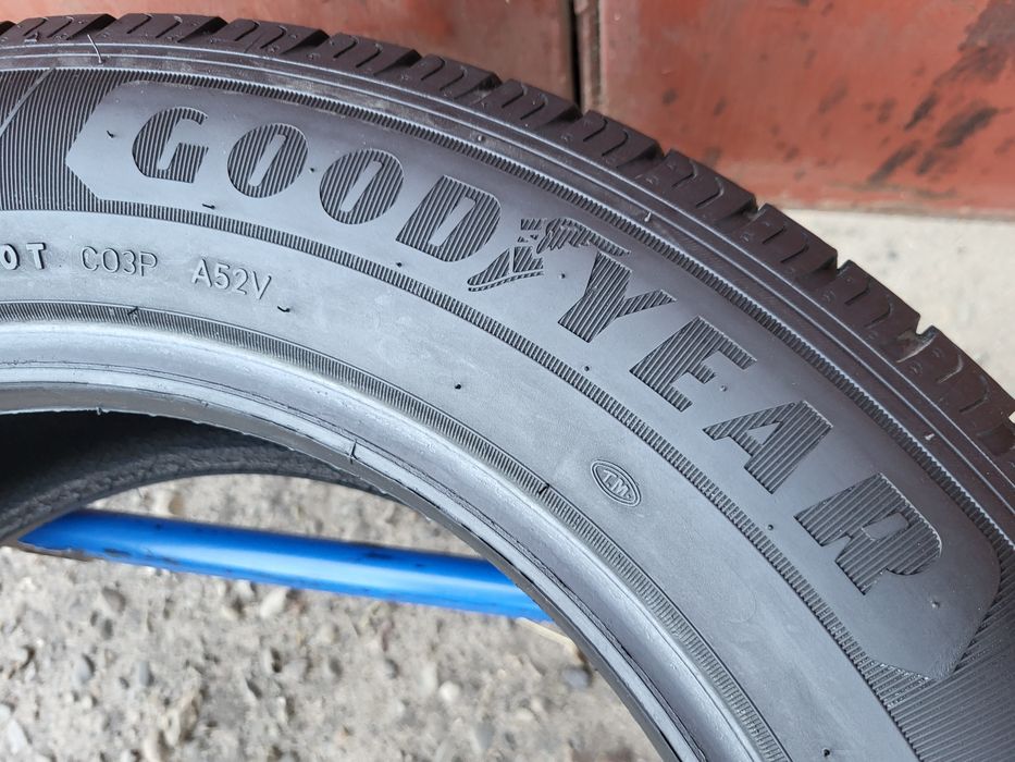 215/60/17C R17C GoodYear EfficientGrip 2шт ціна за 1шт літо шини