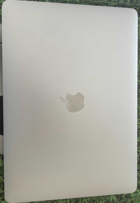 MacBook Air 13” | Intel i7 | 16GB RAM | 512GB SSD | Bom estado