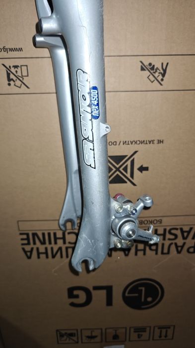 Вилка Suntour Nex 1.1/8 пружина, масляне блокування, прямий шток 28 колесо!