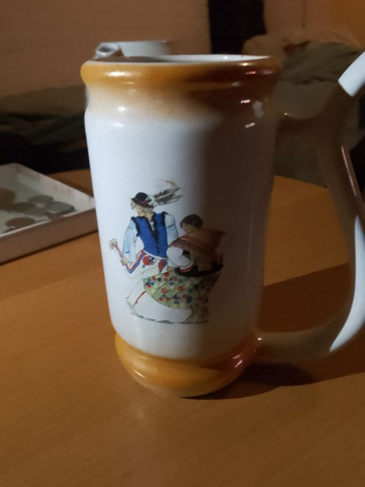 Kubek z ceramiki szlachetnej wawela