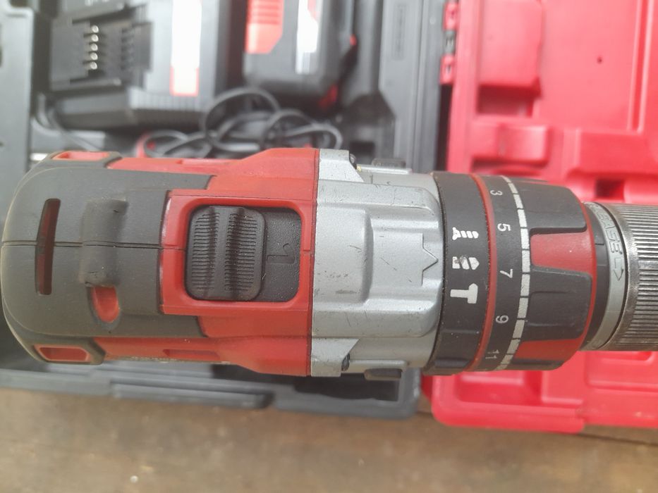 Aparafusadora EINHELL BRUSHLESS,  com caxa duas baterias e carregador