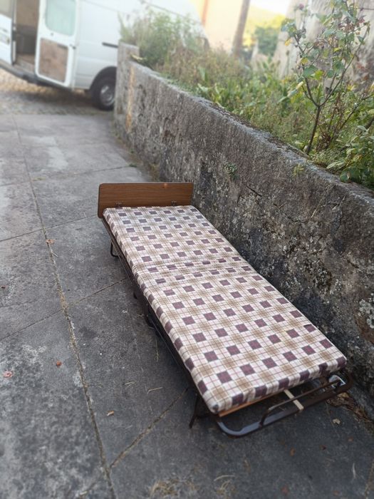 Cama móvel usada