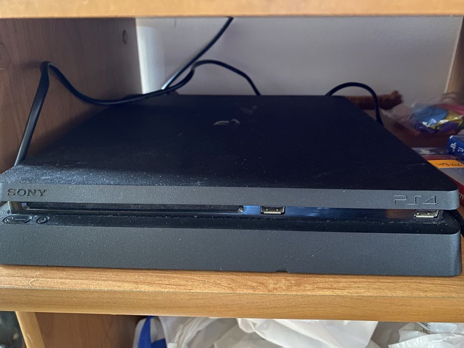 Play Station 4 Slim 1 tb i pad