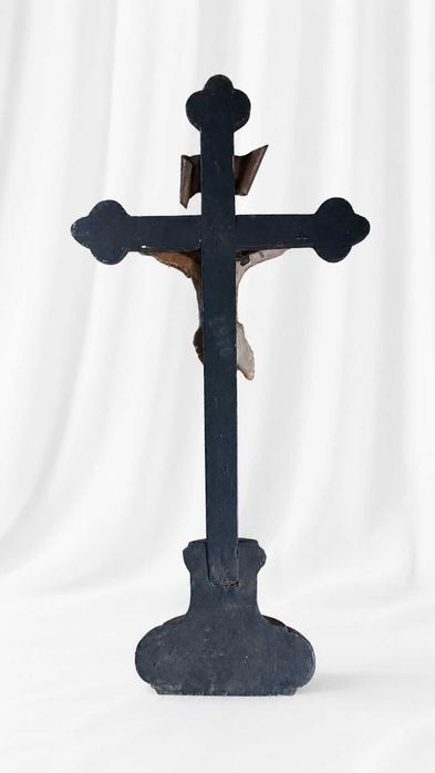 Cruz Antiga de Altar em Madeira com Cristo em Ferro Fundido Policromado – c. 1890–1910