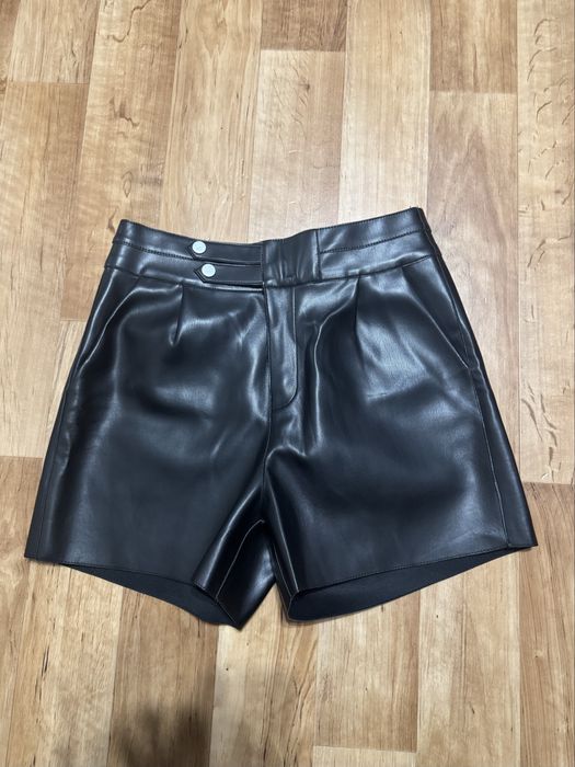 Нові шкіряні шорти