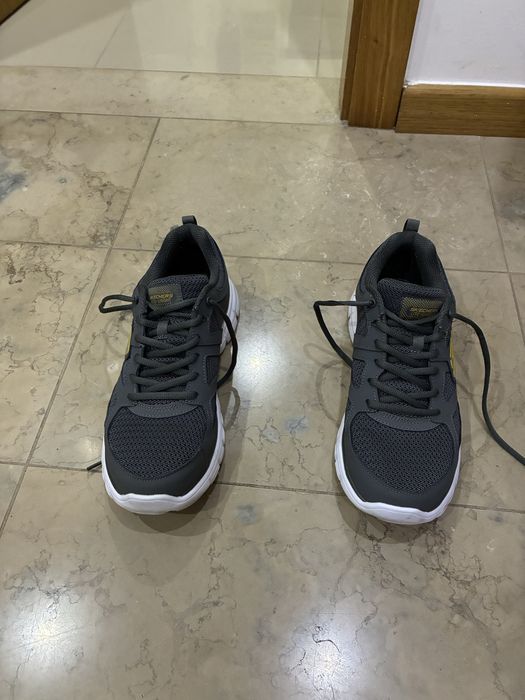 Sapatilhas Skechers Cinzentas (Tam. 43) – Como Novas!