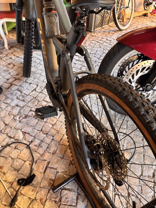 Bicicleta elétrica CUBE Stereo Hybrid 160 HPC Race – como nova!