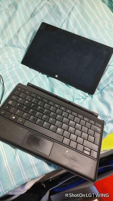 Surface RT Touch. Com Office e Windows 10 mobile. Sem carregador (4€)